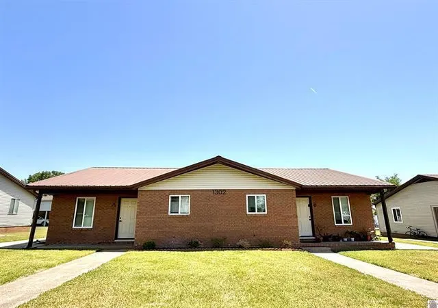 Homes for sale in Murray, KY | 1302 Valleywood Dr, Murray, KY 42071 | MLS# 26017162
