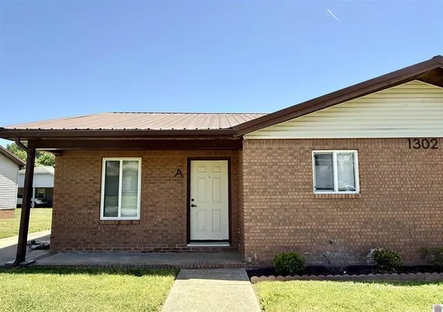 Homes for sale in Murray, KY | 1302 Valleywood Dr, Murray, KY 42071 | MLS# 26017162