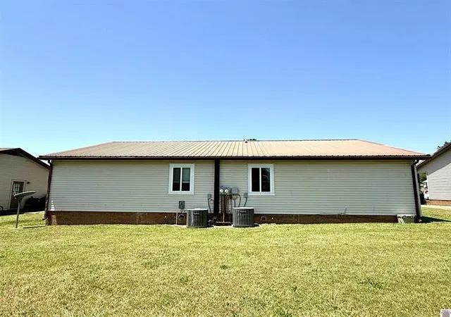 Homes for sale in Murray, KY | 1302 Valleywood Dr, Murray, KY 42071 | MLS# 26017162