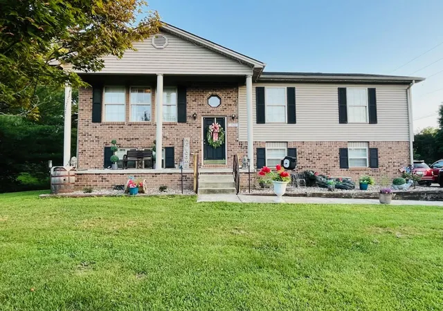 Homes for sale in Berea, KY | 315 Pinnacle View Dr, Berea, KY 40403 | MLS# 26016338