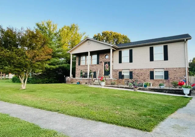 Homes for sale in Berea, KY | 315 Pinnacle View Dr, Berea, KY 40403 | MLS# 26016338