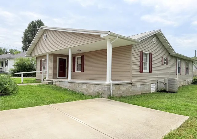 Homes for sale in Mount Vernon, KY | 75 Crawford St, Mount Vernon, KY 40456 | MLS# 26016329