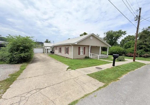 Homes for sale in Mount Vernon, KY | 75 Crawford St, Mount Vernon, KY 40456 | MLS# 26016329