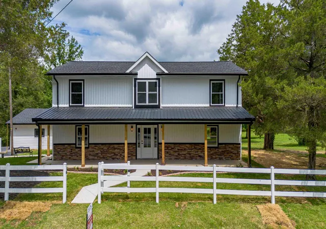 Homes for sale in Benton, KY | 3259 Big Bear Hwy, Benton, KY 42025 | MLS# 26016422