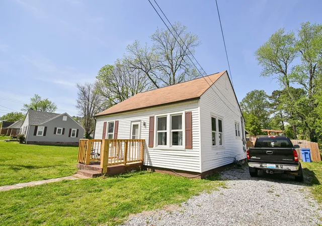 Photo 2 of Single family home for sale at 402 W Highland Dr, Fulton, KY 42041 | MLS# 26017745 | Listing updated on 2026-07-14