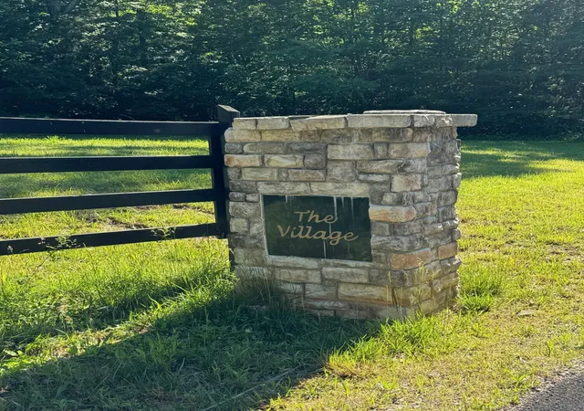 Homes for sale in Russell Springs, KY | 4 Village Ct, Russell Springs, KY 42642 | MLS# 26016312