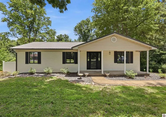 Homes for sale in Mayfield, KY | 145 Treeland Dr, Mayfield, KY 42066 | MLS# 26016318