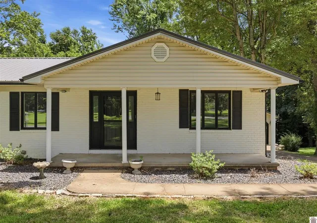 Homes for sale in Mayfield, KY | 145 Treeland Dr, Mayfield, KY 42066 | MLS# 26016318