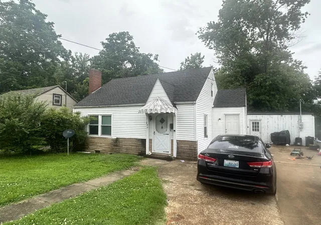 Homes for sale in Mayfield, KY | 723 W Lockridge St, Mayfield, KY 42066 | MLS# 26016322