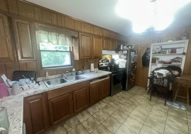Homes for sale in Mayfield, KY | 723 W Lockridge St, Mayfield, KY 42066 | MLS# 26016322