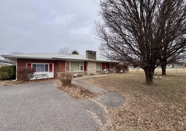 1st image of 1549 Husband Rd, Paducah, KY 42003 | MLS# 26016332