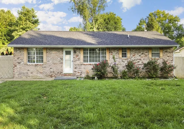 Homes for sale in Somerset, KY | 300 Oak Grove Ln, Somerset, KY 42501 | MLS# 26016330