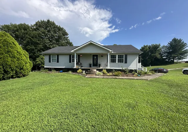 Homes for sale in Princeton, KY | 2000 Dawson Rd, Princeton, KY 42445 | MLS# 26016427