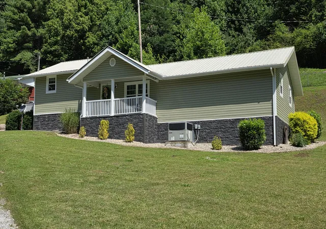 Homes for sale in Manchester, KY | 15 Water Tower Rd, Manchester, KY 40962 | MLS# 26016378