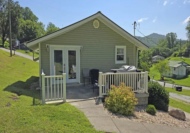 Homes for sale in Manchester, KY | 15 Water Tower Rd, Manchester, KY 40962 | MLS# 26016378