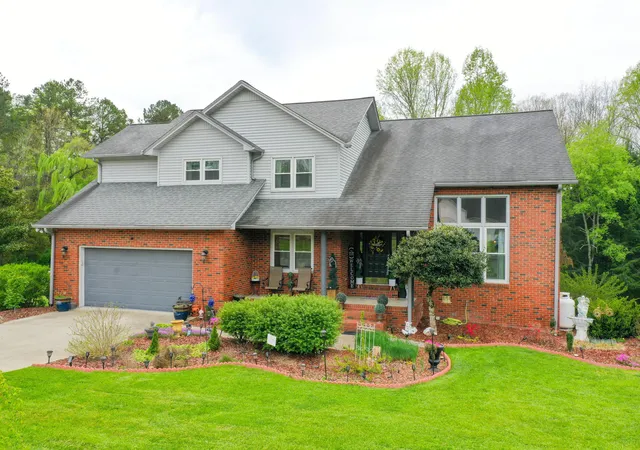 Homes for sale in London, KY | 1901 Mallard Dr, London, KY 40741 | MLS# 26016870