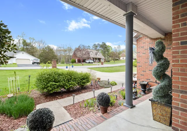 Homes for sale in London, KY | 1901 Mallard Dr, London, KY 40741 | MLS# 26016870