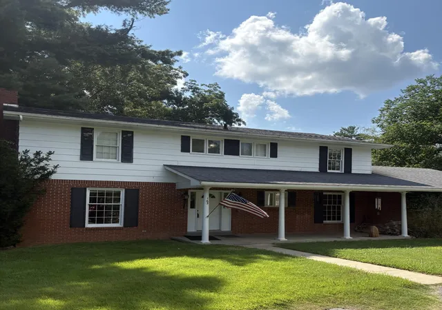 Photo 1 of Single family home for sale at 165 Colonial Dr, Paducah, KY 42001 | MLS# 26021544 | Listing updated on 2026-09-01