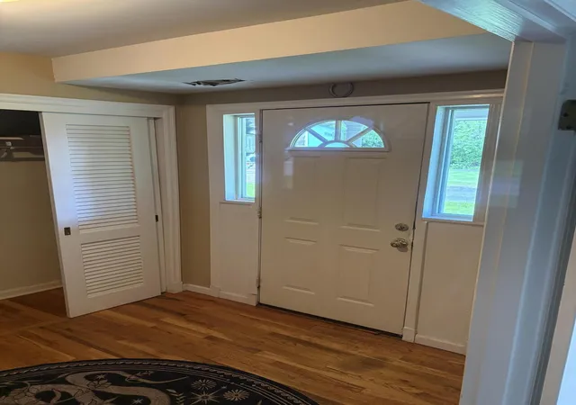 Photo 2 of Single family home for sale at 165 Colonial Dr, Paducah, KY 42001 | MLS# 26021544 | Listing updated on 2026-09-01