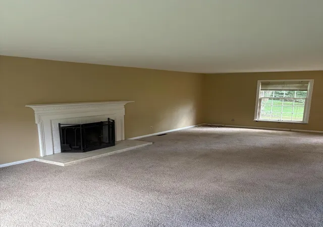 Photo 3 of Single family home for sale at 165 Colonial Dr, Paducah, KY 42001 | MLS# 26021544 | Listing updated on 2026-09-01