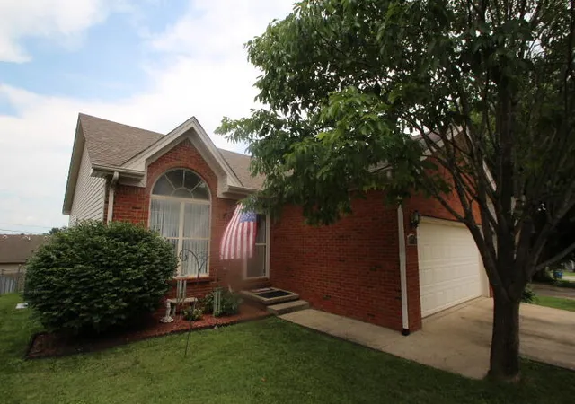 Homes for sale in Lawrenceburg, KY | 109 Yorkshire Dr, Lawrenceburg, KY 40342 | MLS# 26016527