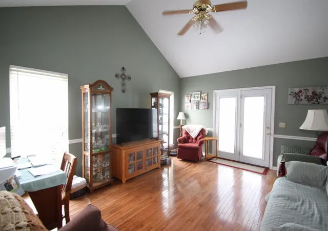 Homes for sale in Lawrenceburg, KY | 109 Yorkshire Dr, Lawrenceburg, KY 40342 | MLS# 26016527