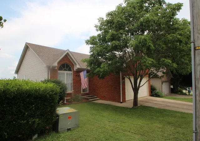 Homes for sale in Lawrenceburg, KY | 109 Yorkshire Dr, Lawrenceburg, KY 40342 | MLS# 26016527