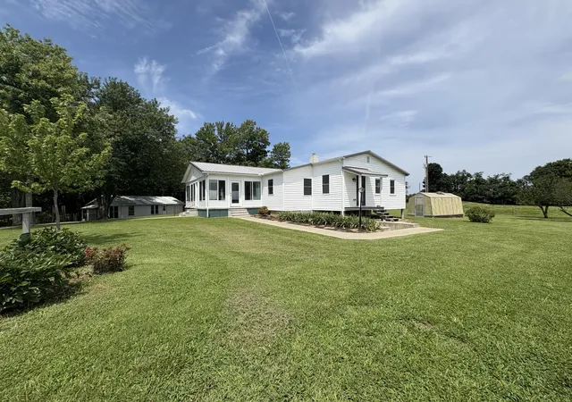 Photo 3 of Sale Pending at 1300 State Route 1901, Marion, KY 42064 | MLS# 26018283 | Listing updated on 2026-09-14