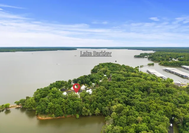 Listing Photo 3 - Condo for sale in building located at 520 Yacht Dr, Grand Rivers, KY 42045