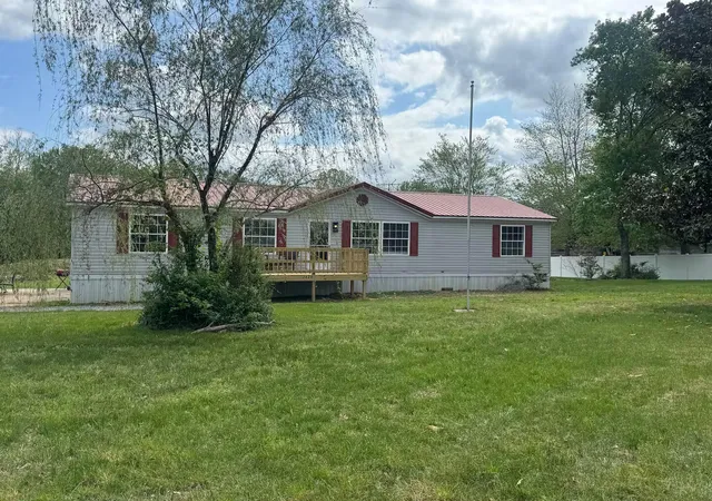 Homes for sale in Benton, KY | 2424 Barge Island Rd, Benton, KY 42025 | MLS# 26016638