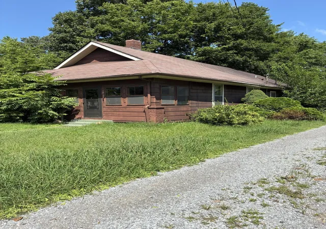 1st image of 1907 Adams St, Paducah, KY 42003 | MLS# 26017971