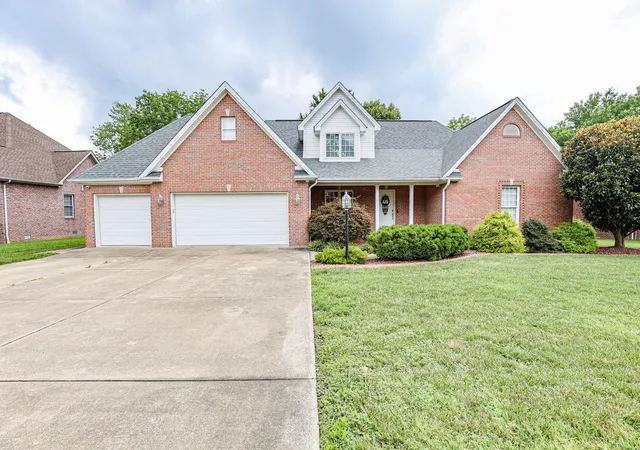 Homes for sale in Paducah, KY | 250 Cascade Dr, Paducah, KY 42003 | MLS# 26016499