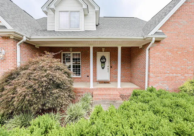 Homes for sale in Paducah, KY | 250 Cascade Dr, Paducah, KY 42003 | MLS# 26016499