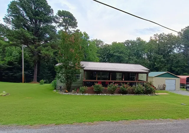 Homes for sale in Murray, KY | 322 Cedarhaven Dr, Murray, KY 42071 | MLS# 26018196