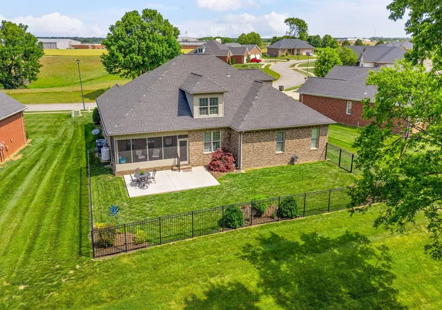 Homes for sale in Hopkinsville, KY | 111 Sherinton Pl, Hopkinsville, KY 42240 | MLS# 26016476