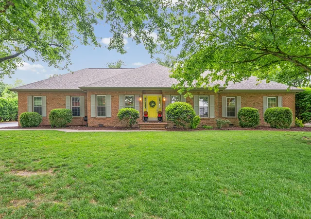 Homes for sale in Hopkinsville, KY | 219 Fairfax Ave, Hopkinsville, KY 42240 | MLS# 26016526