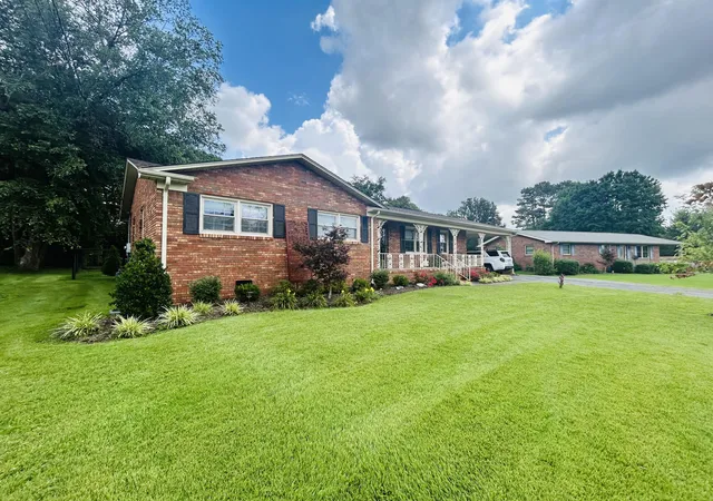 Homes for sale in Murray, KY | 1608 Magnolia Dr, Murray, KY 42071 | MLS# 26016552