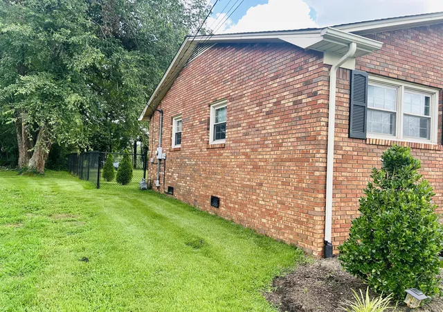 Homes for sale in Murray, KY | 1608 Magnolia Dr, Murray, KY 42071 | MLS# 26016552