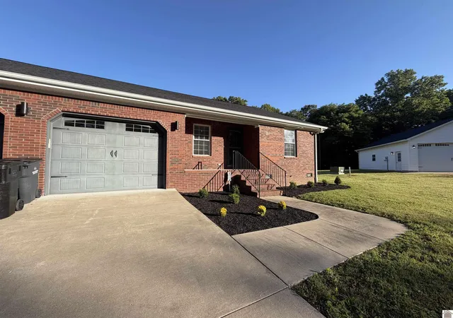 3rd image of 875 Mayfield Metropolis Rd, Paducah, KY 42001 | MLS# 26016528