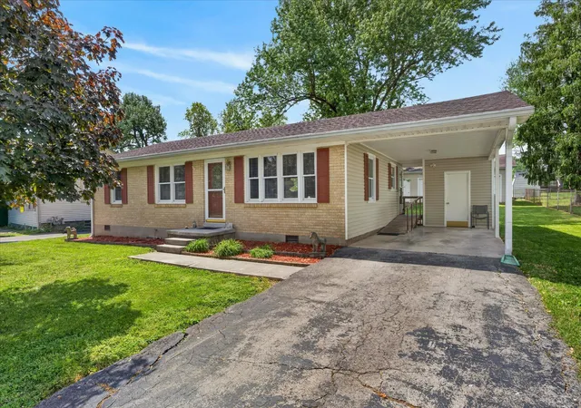 Homes for sale in Hopkinsville, KY | 415 Elaine Dr, Hopkinsville, KY 42240 | MLS# 26016537