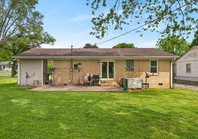 Homes for sale in Hopkinsville, KY | 415 Elaine Dr, Hopkinsville, KY 42240 | MLS# 26016537