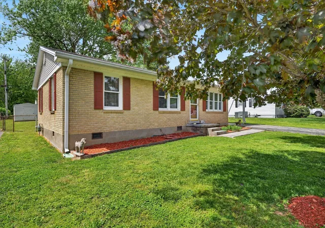 Homes for sale in Hopkinsville, KY | 415 Elaine Dr, Hopkinsville, KY 42240 | MLS# 26016537