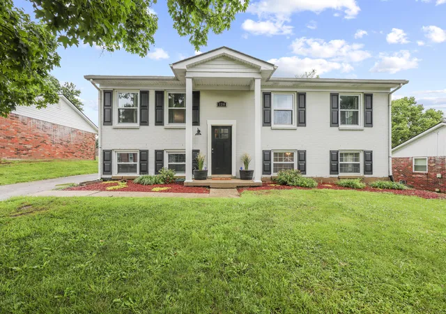 Photo 1 of Single family home for sale at 128 Cherokee Dr, Winchester, KY 40391 | MLS# 26017629 | Listing updated on 2026-09-18