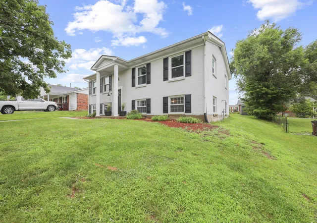 Photo 2 of Single family home for sale at 128 Cherokee Dr, Winchester, KY 40391 | MLS# 26017629 | Listing updated on 2026-09-18