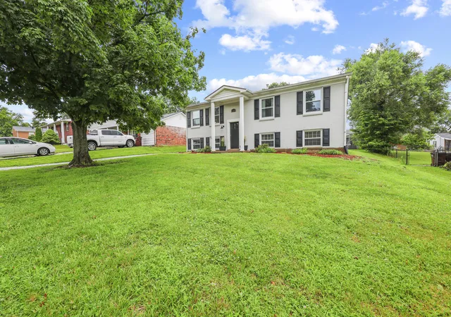 Photo 3 of Single family home for sale at 128 Cherokee Dr, Winchester, KY 40391 | MLS# 26017629 | Listing updated on 2026-09-18