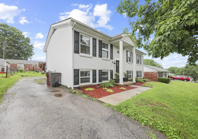 Photo 3 of Single family home for sale at 128 Cherokee Dr, Winchester, KY 40391 | MLS# 26017629 | Listing updated on 2026-10-10