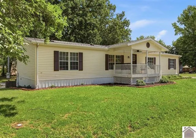 Homes for sale in Murray, KY | 18 Kenwood Dr, Murray, KY 42071 | MLS# 26016752