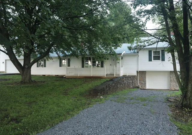 Homes for sale in Winchester, KY | 2379 Big Stoner Rd, Winchester, KY 40391 | MLS# 26016881