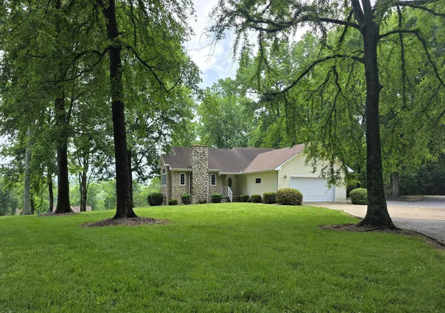 Homes for sale in Cadiz, KY | 85 Boone Dr, Cadiz, KY 42211 | MLS# 26016569
