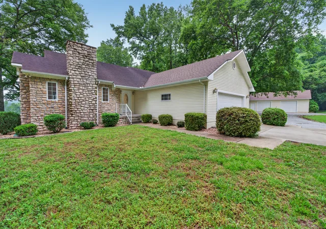 Homes for sale in Cadiz, KY | 85 Boone Dr, Cadiz, KY 42211 | MLS# 26016569
